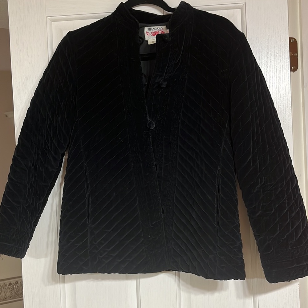 Vintage Shangri-La RN 55158 made in Hong Kong velvet Quilted lines black coat M